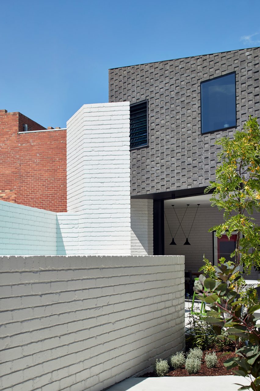 Perimeter House by Make Architecture