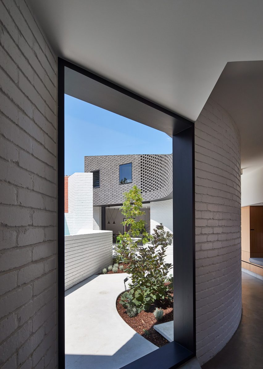 Perimeter House by Make Architecture