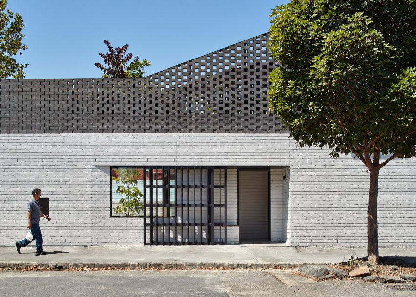 Perimeter House by Make Architecture