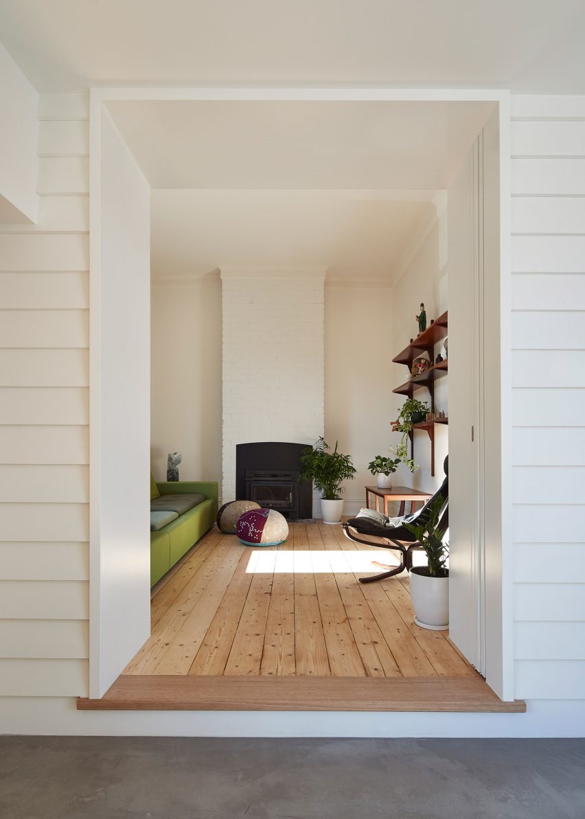 Perimeter House by Make Architecture
