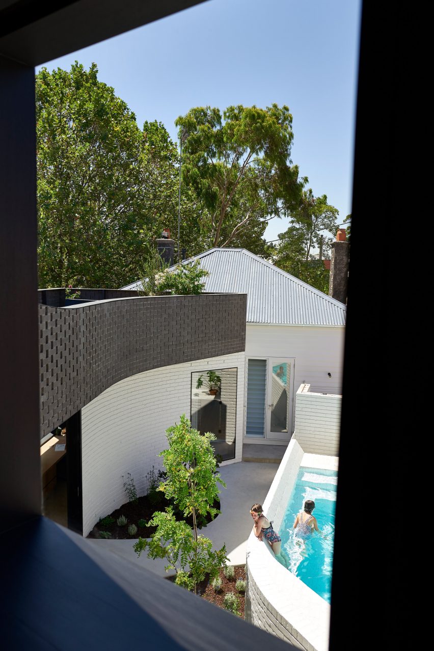 Perimeter House by Make Architecture