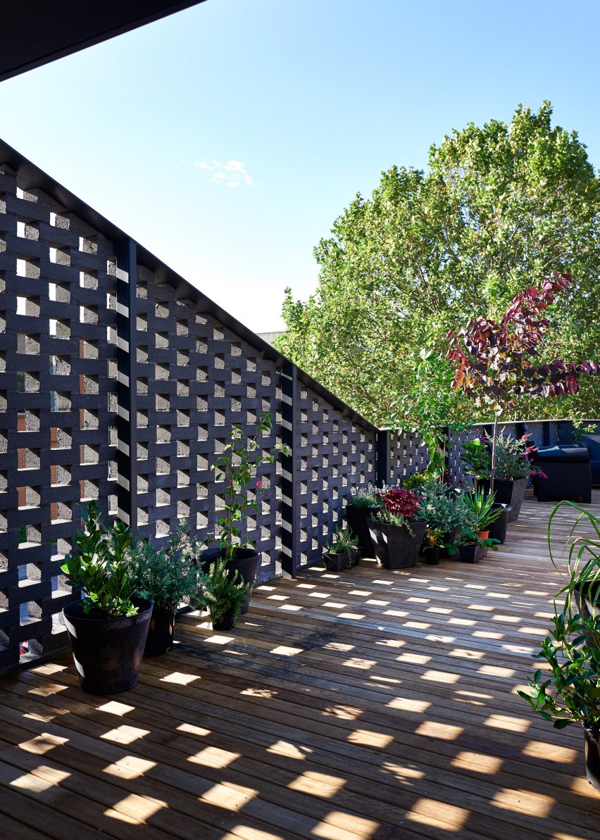 Perimeter House by Make Architecture