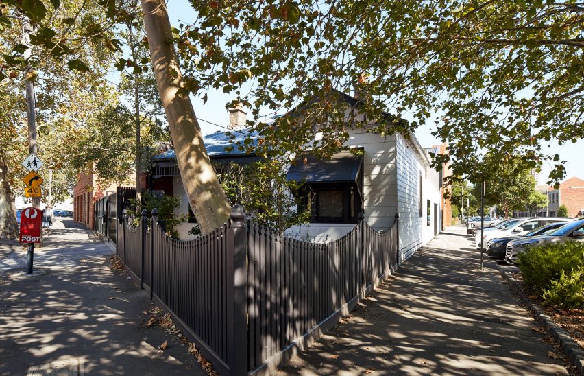Perimeter House by Make Architecture