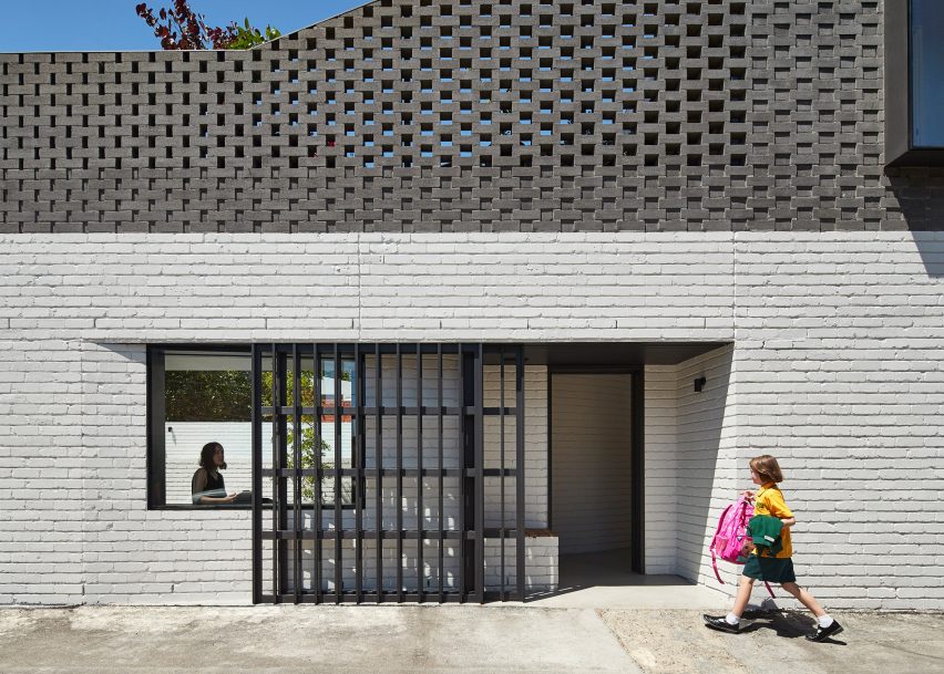 Perimeter House by Make Architecture