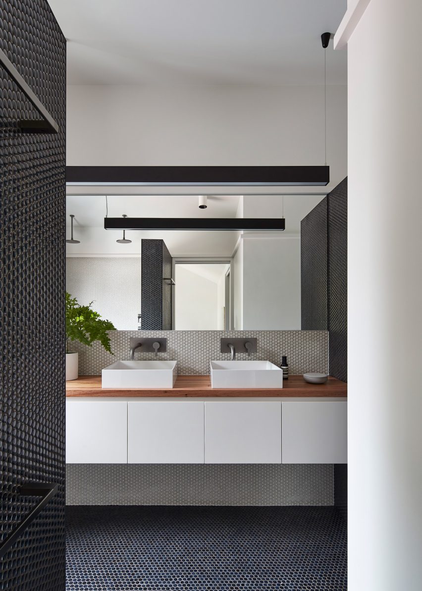 Perimeter House by Make Architecture