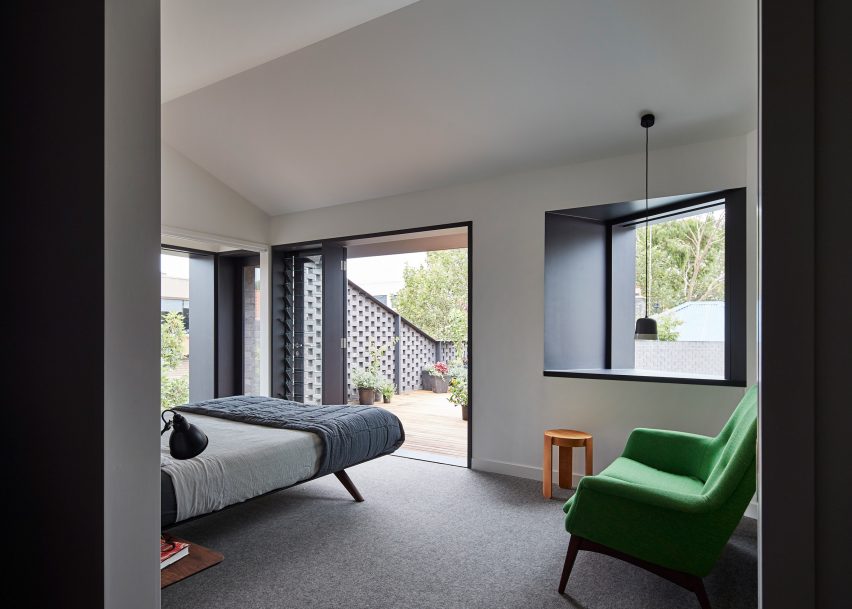 Perimeter House by Make Architecture