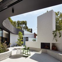 Perimeter House encloses private courtyard and plunge pool in Melbourne
