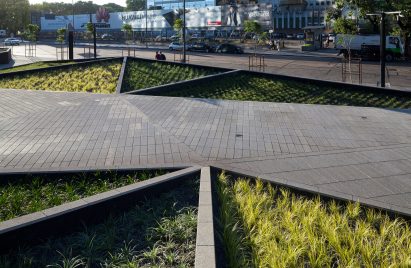 Plaza Catalinas by Adamo Faiden
