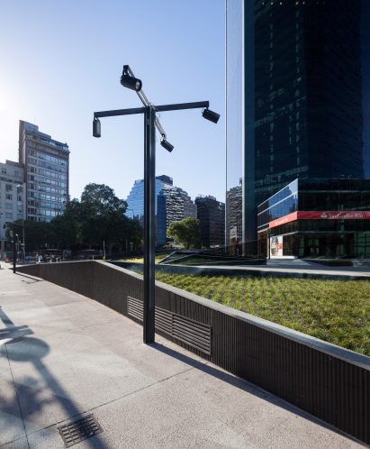 Plaza Catalinas by Adamo Faiden