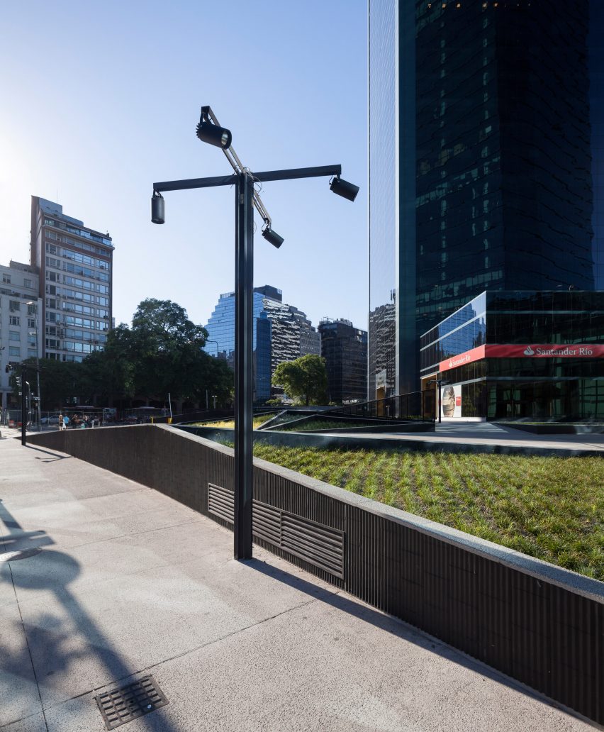 Plaza Catalinas by Adamo Faiden