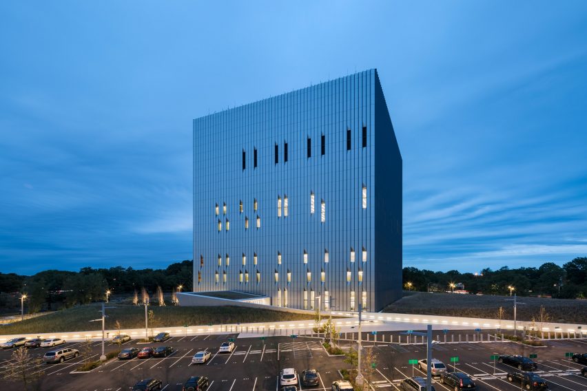 Public Safety Answering Center II by SOM