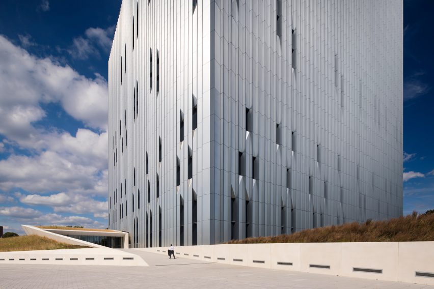 Public Safety Answering Center II by SOM