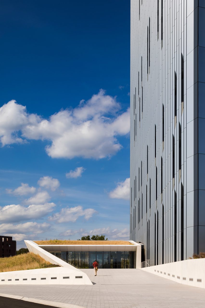 Public Safety Answering Center II by SOM