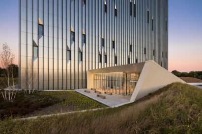 Public Safety Answering Center II by SOM 