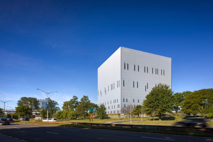 Public Safety Answering Center II by SOM