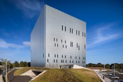 Public Safety Answering Center II by SOM