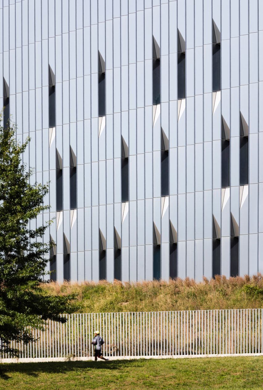 Public Safety Answering Center II by SOM