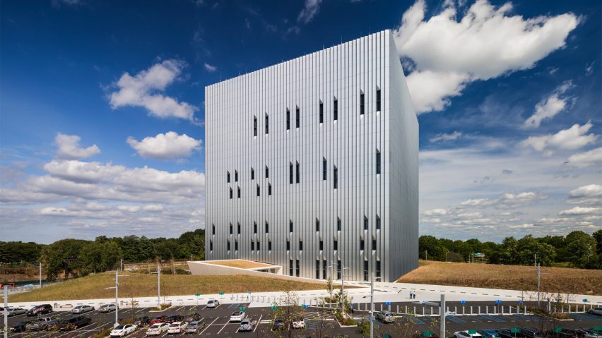 Public Safety Answering Center II by SOM