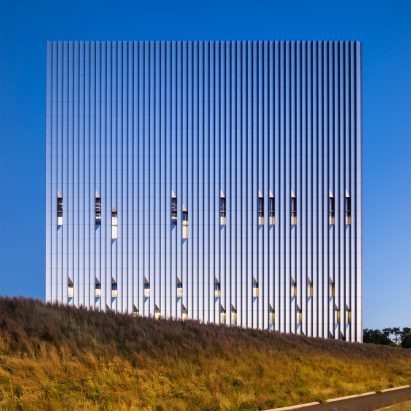 Public Safety Answering Center II by SOM