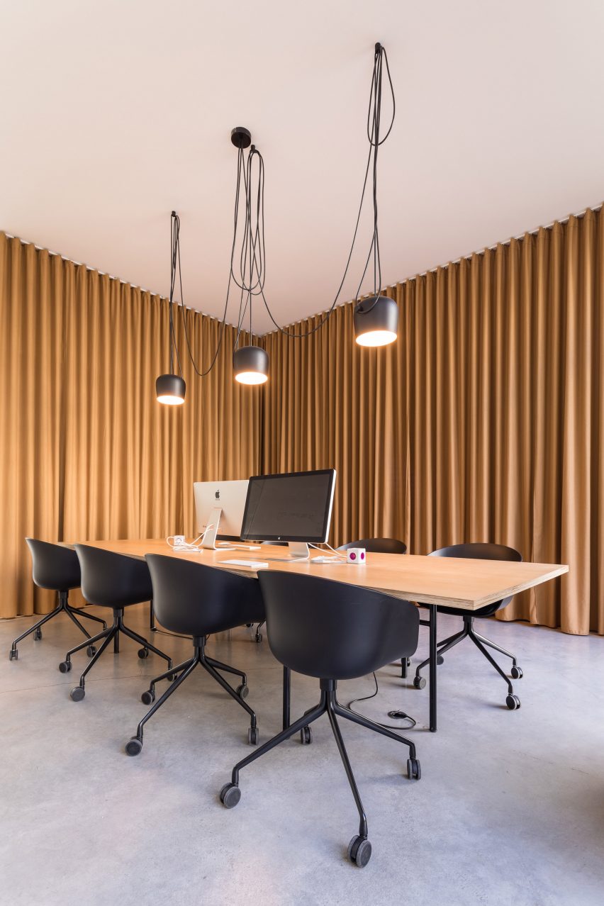 Pure Office by Sílvia Rocio + Mariana Póvoa