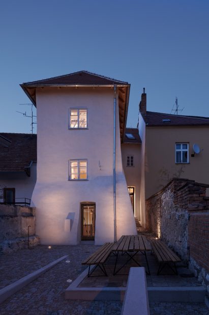 Štajnhaus Guest House by Ora Architects