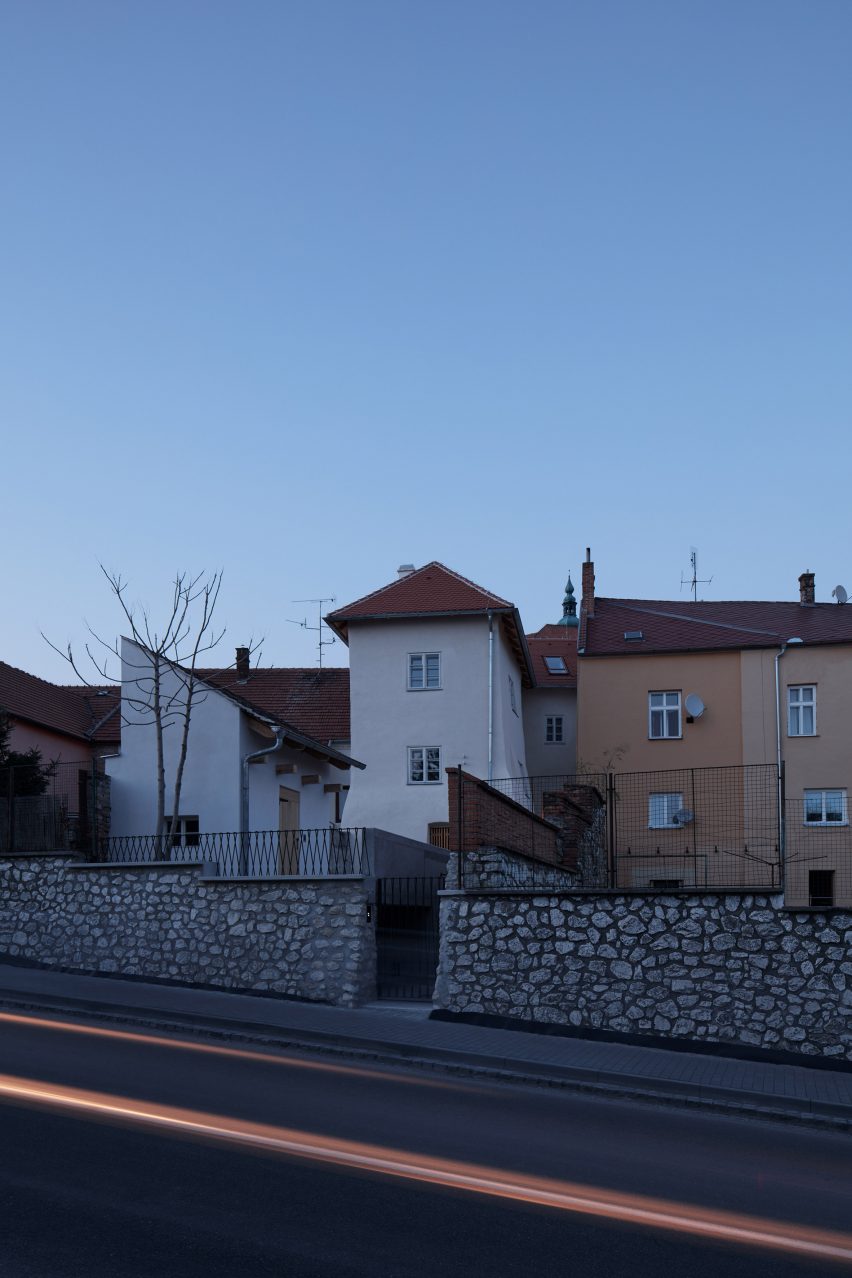 Štajnhaus Guest House by Ora Architects
