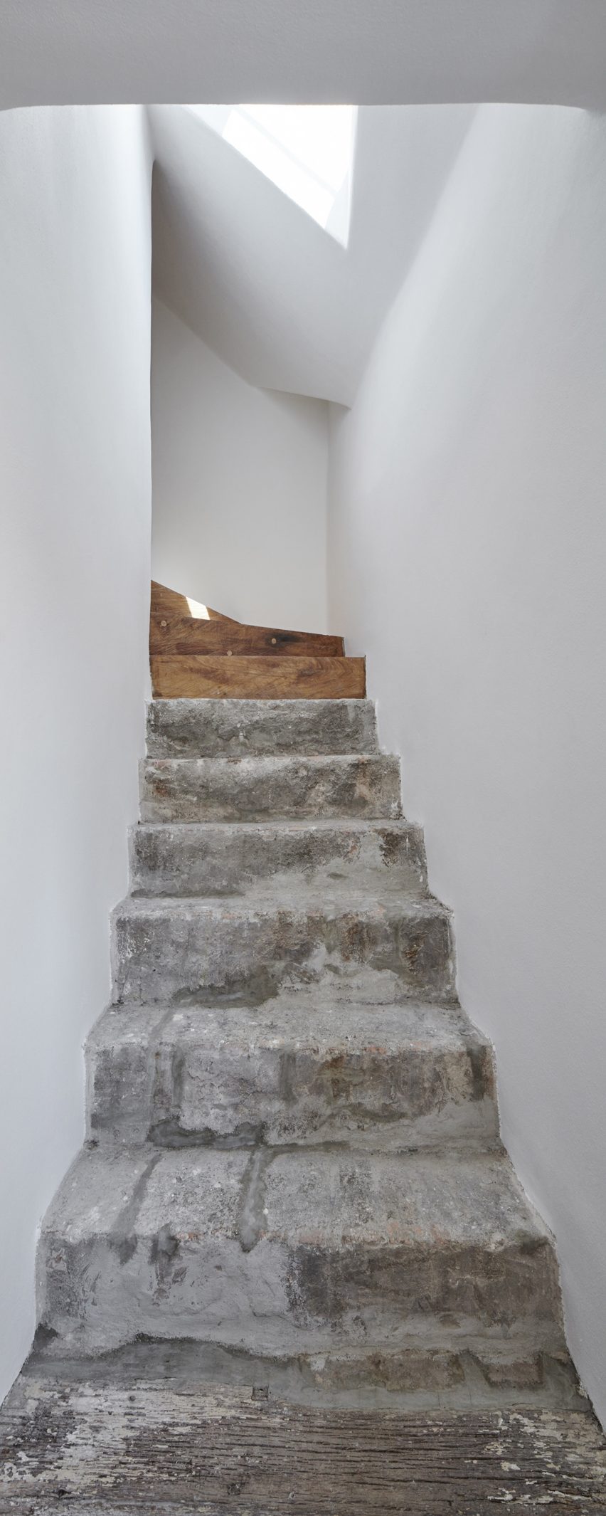 Štajnhaus Guest House by Ora Architects