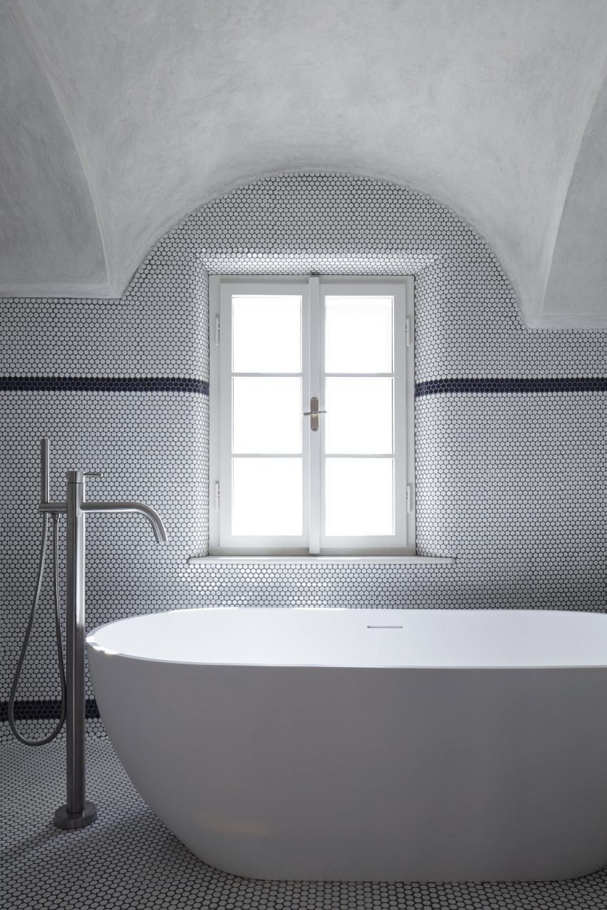 Štajnhaus Guest House by Ora Architects