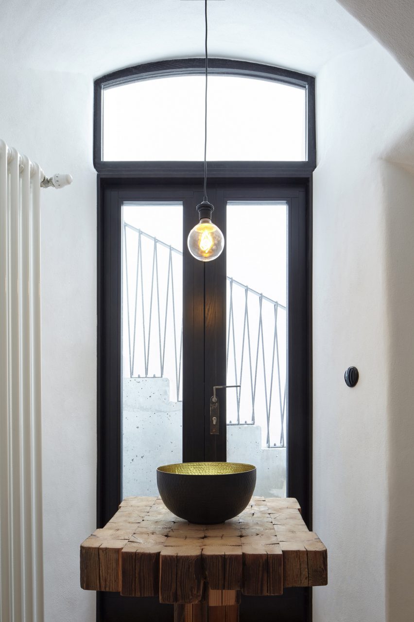 Štajnhaus Guest House by Ora Architects