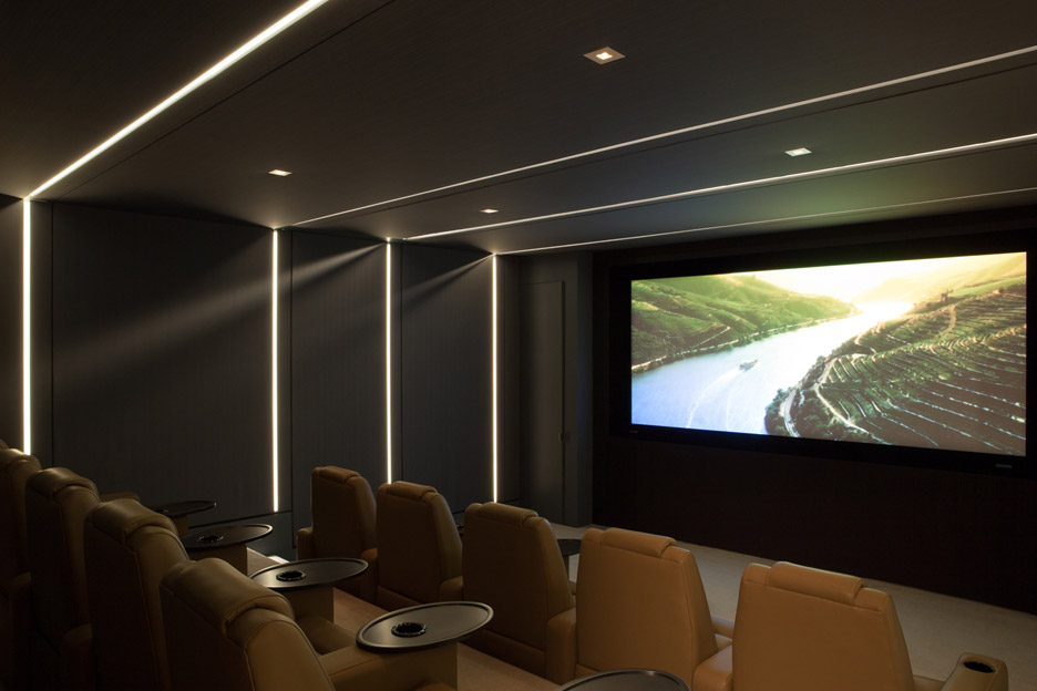 Toulon Drive by Studio William Hefner