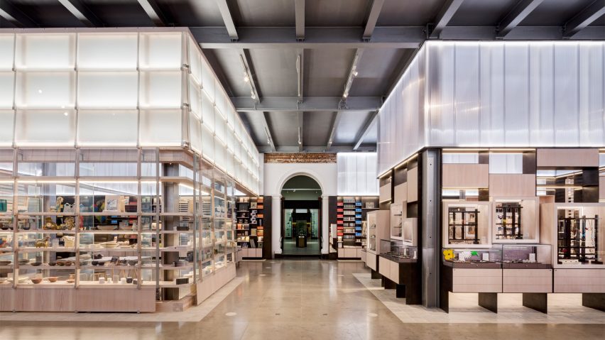 Friend and Company harnesses “robotic craft” to build new shop for V&A museum