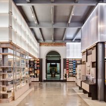Friend and Company harnesses “robotic craft” to build new shop for V&A museum