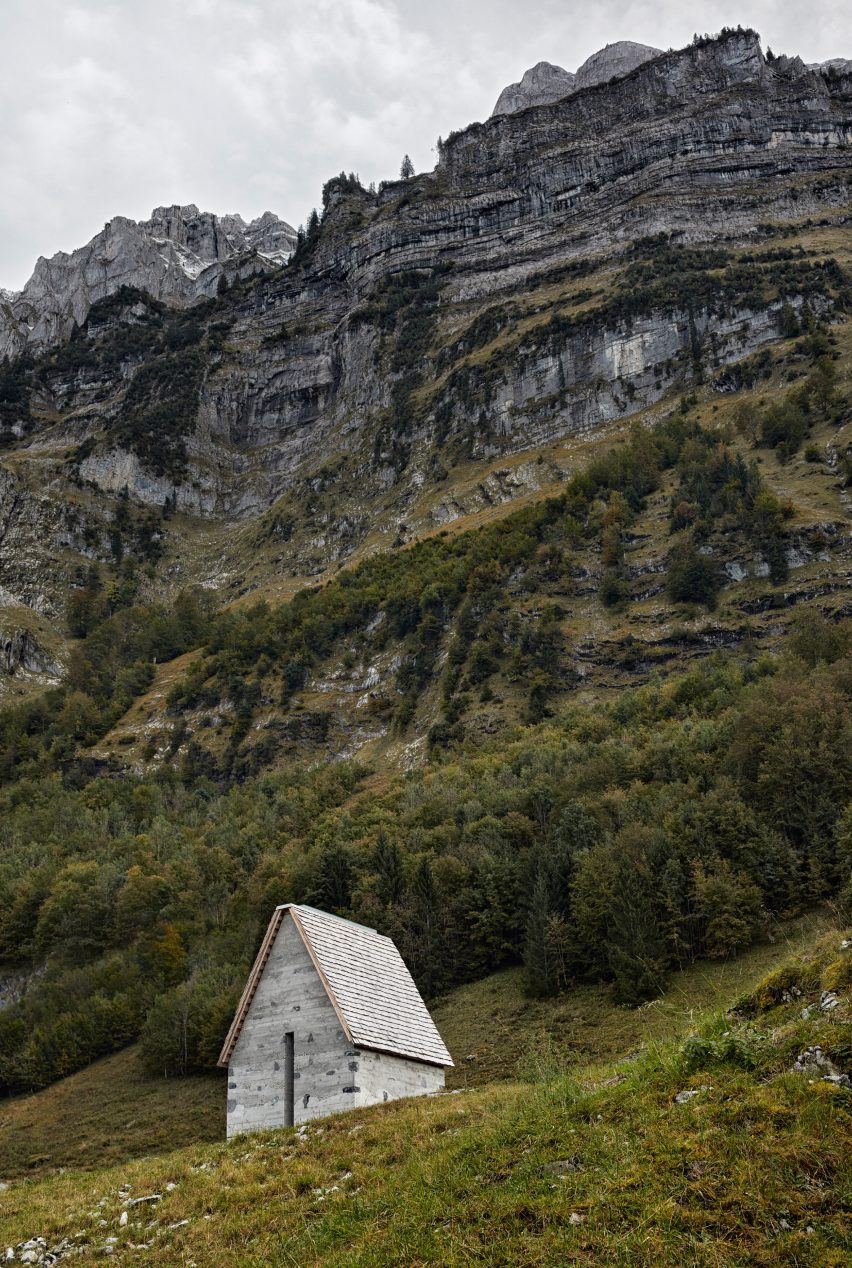 Alpine chapel by IMA, perched along a scenic Austrian meadow