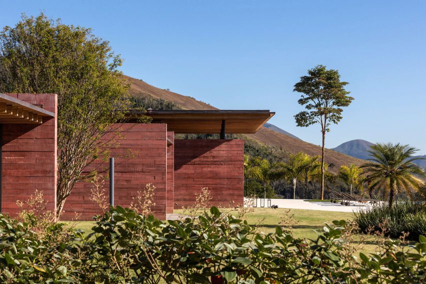 Casa Terra in Itaipava, Brazil by Bernardes Arquitetura