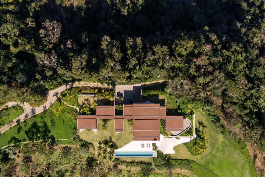 Casa Terra in Itaipava, Brazil by Bernardes Arquitetura