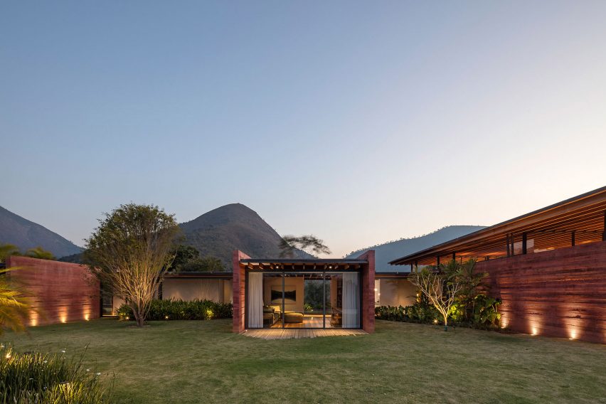 Casa Terra in Itaipava, Brazil by Bernardes Arquitetura