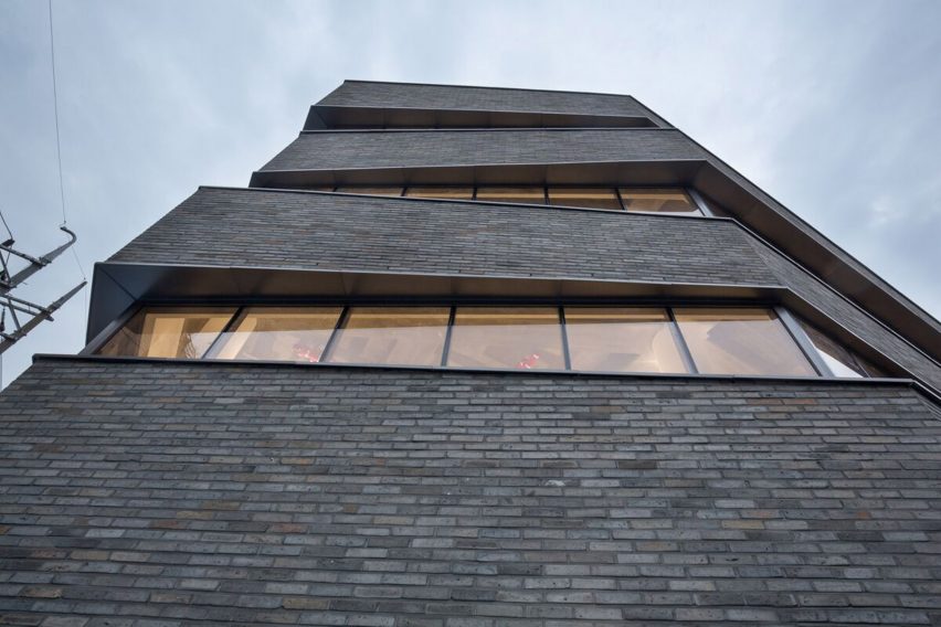 B.U.S Architecture firm create 'Thumbs-up' building