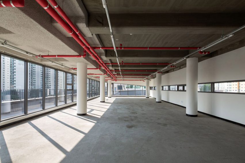 B.U.S Architecture firm create 'Thumbs-up' building