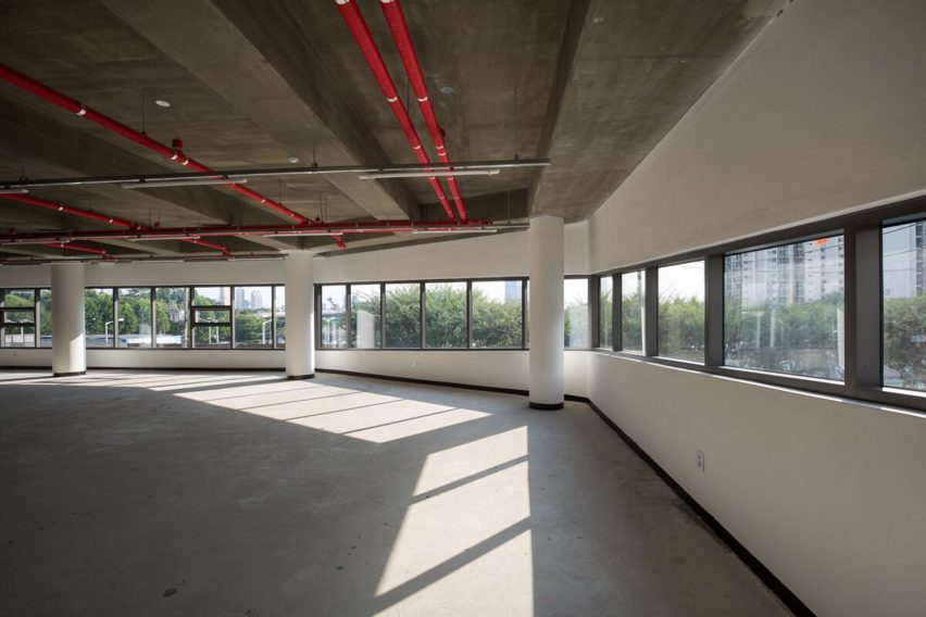 B.U.S Architecture firm create 'Thumbs-up' building