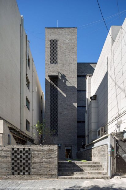 B.U.S Architecture firm create 'Thumbs-up' building