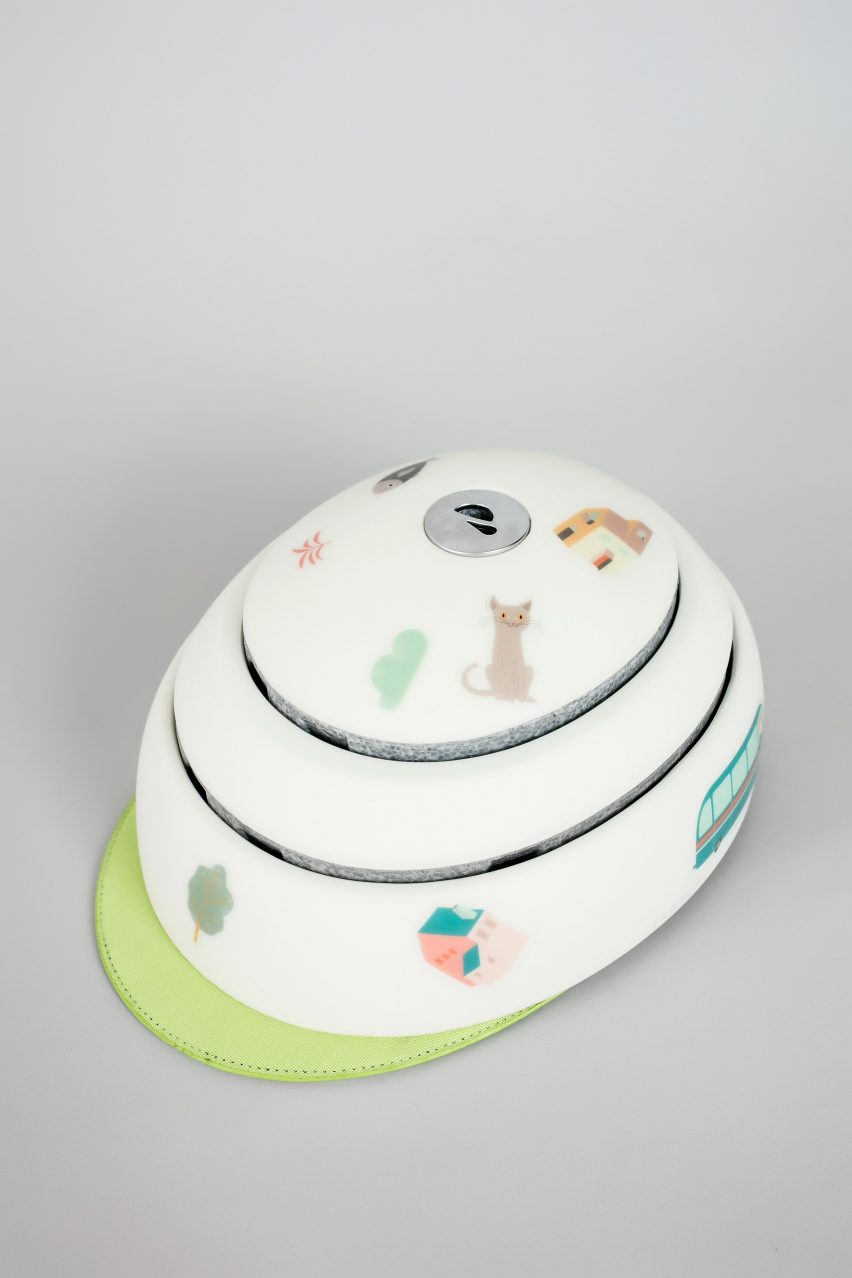 Foldable kids bicycle helmet by Closka