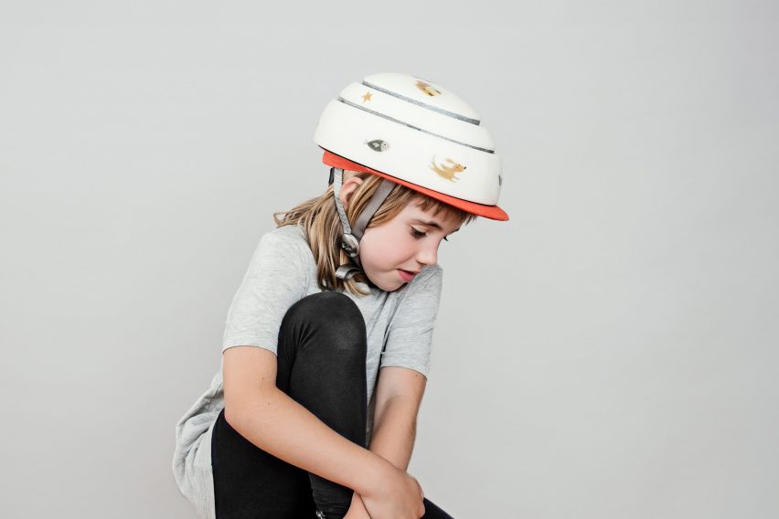 Foldable kids bicycle helmet by Closka
