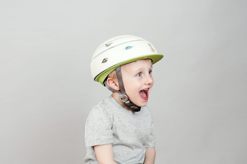 Foldable kids bicycle helmet by Closka