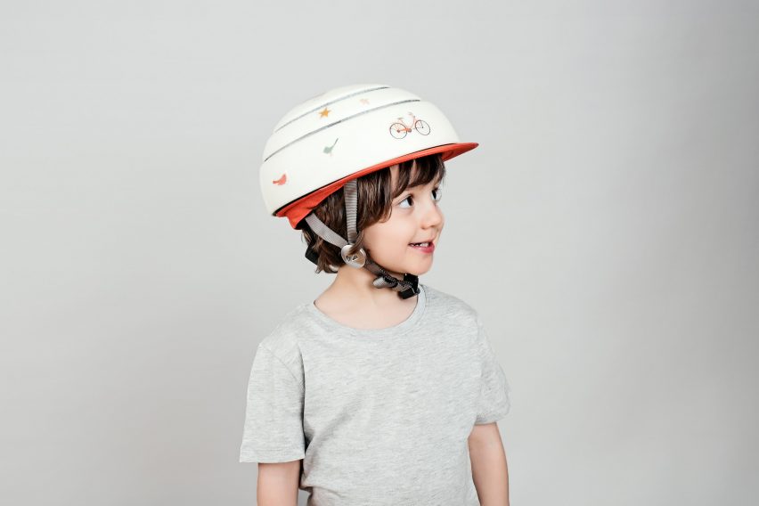 Foldable kids bicycle helmet by Closka