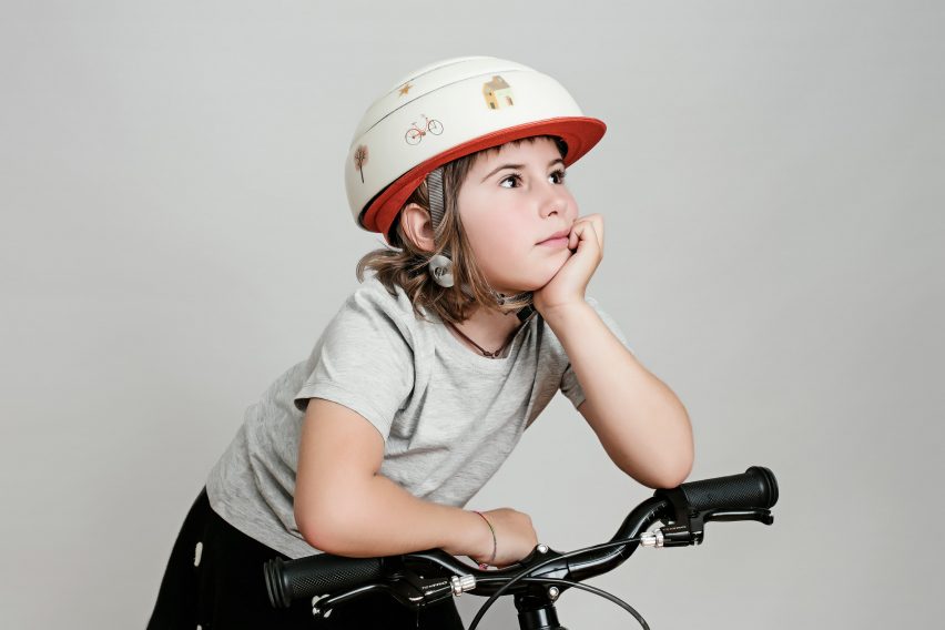 Foldable kids bicycle helmet by Closka