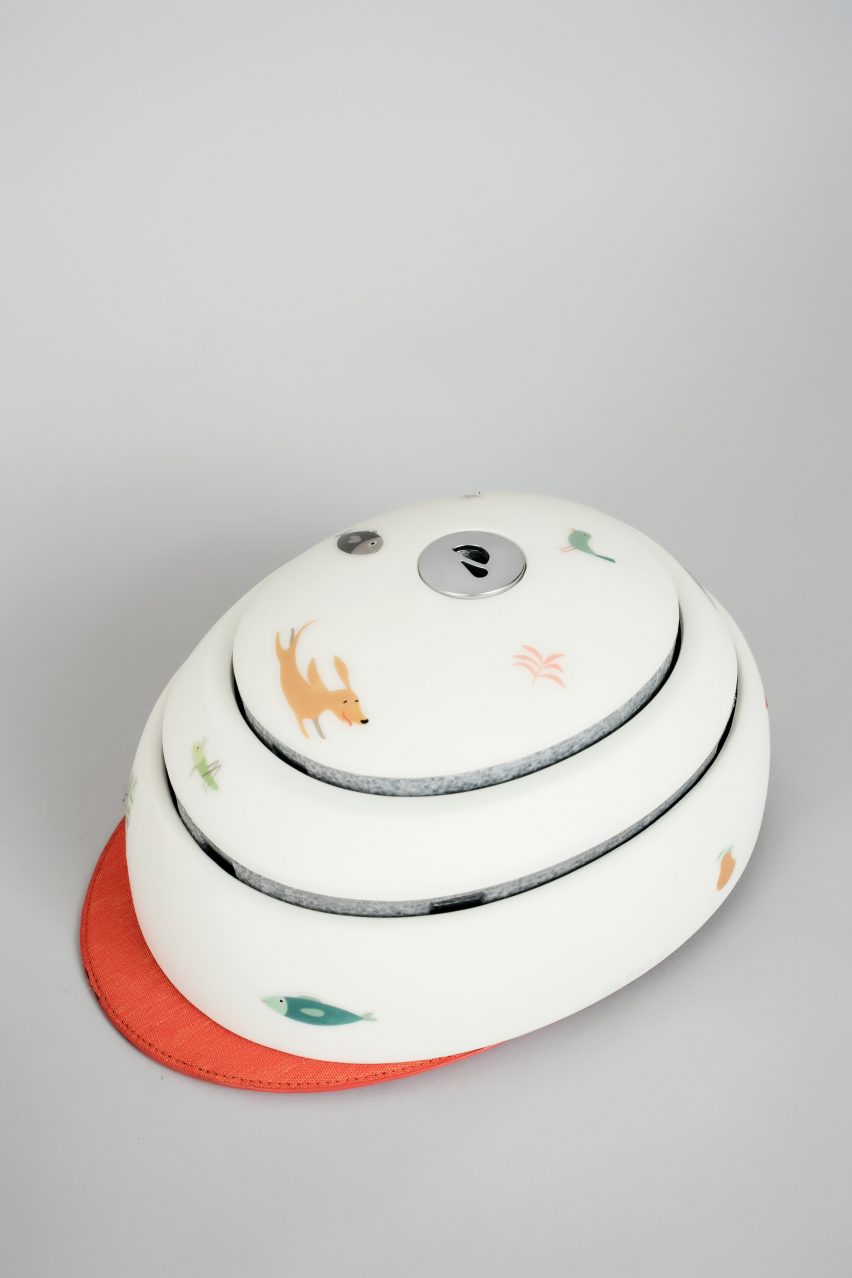Foldable kids bicycle helmet by Closka