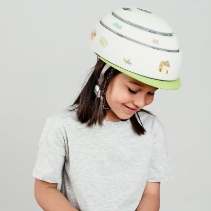 Foldable kids bicycle helmet by Closka