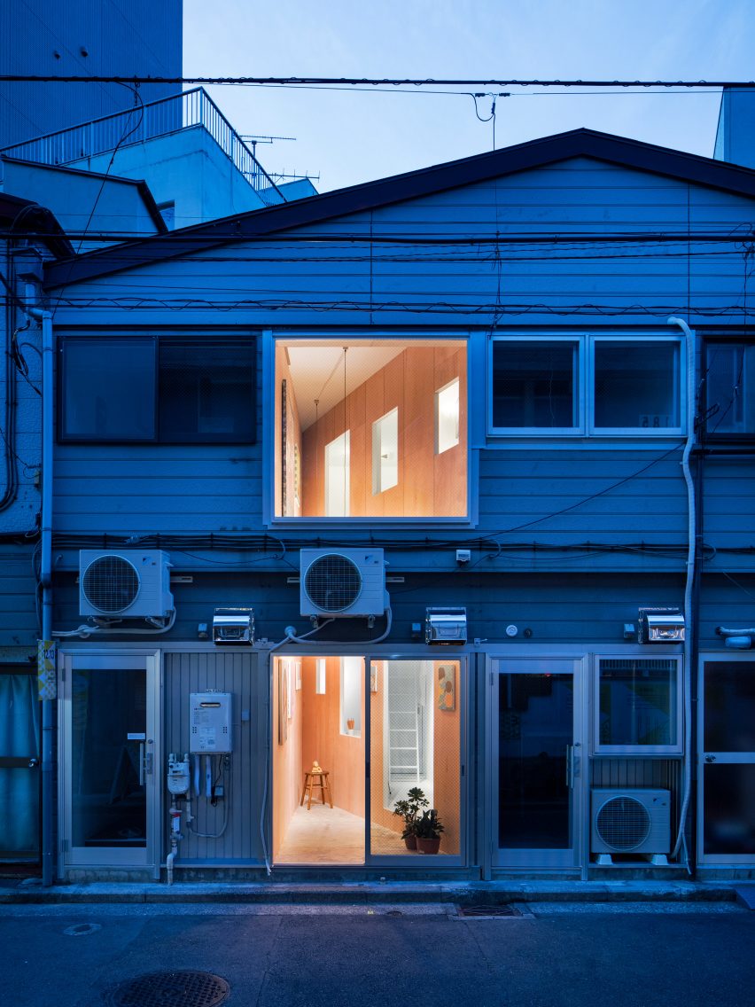 Cut gallery in Koganechou by PERSIMMON HILLS architects