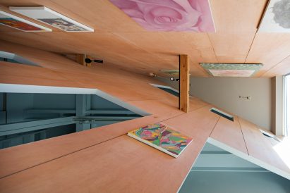 Cut gallery in Koganechou by PERSIMMON HILLS architects