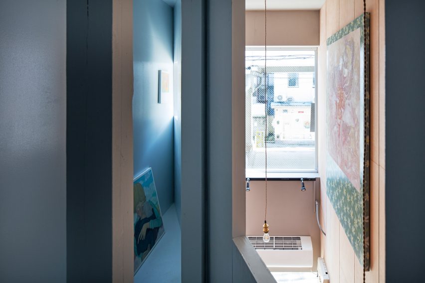 Cut gallery in Koganechou by PERSIMMON HILLS architects